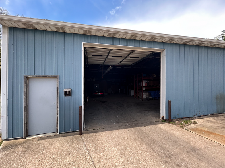 More Photos Of 100 N Roeske Ave, Trail Creek Showroom For Lease