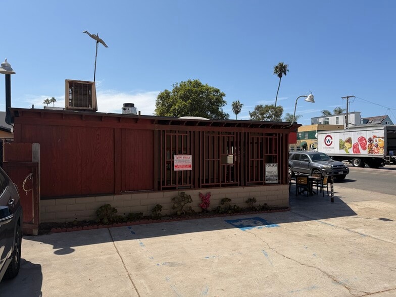 More Photos Of 3973 Mission Blvd, San Diego General Retail For Lease