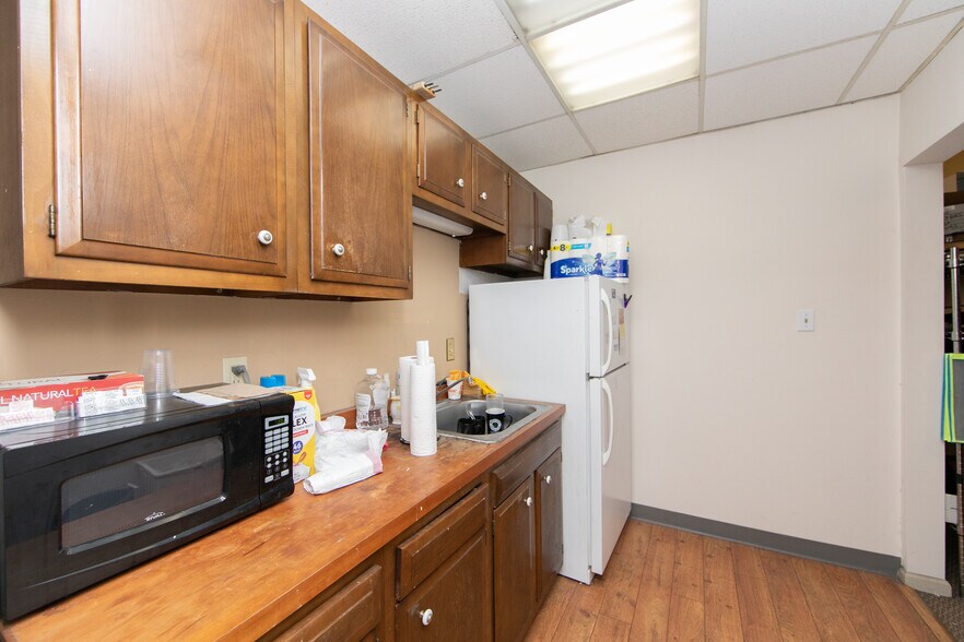 More Photos Of 604 White Horse Pike, Oaklyn Storefront For Sale