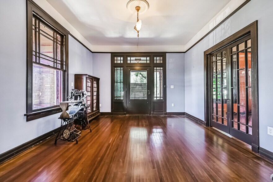 More Photos Of 2911 Broadway St, Galveston Specialty For Sale