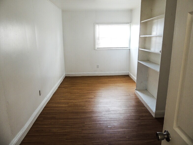 More Photos Of 1329 Todd Rd Ext, Lakeport Flex For Sale