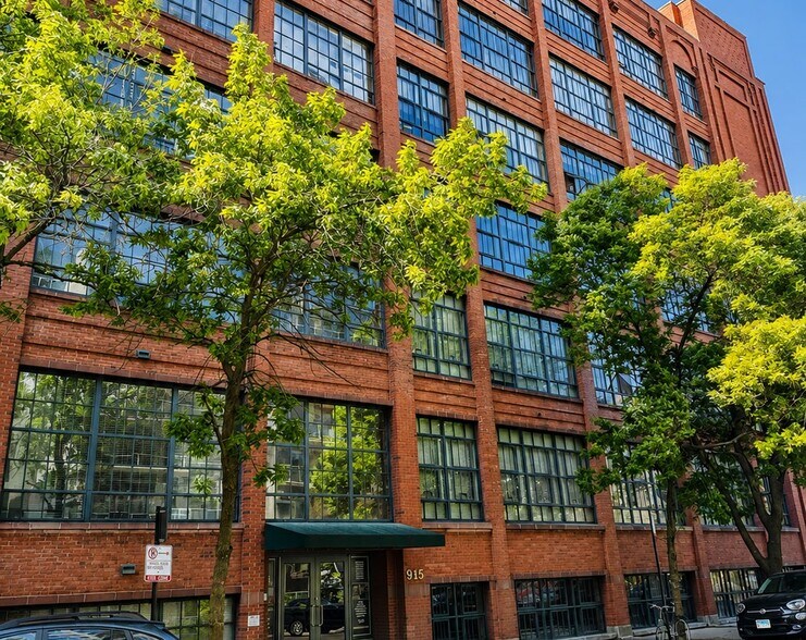 More Photos Of 925 W Huron St, Chicago Apartments For Lease