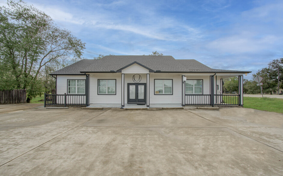 Primary Photo Of 15221 Highway 36, Needville Office For Lease