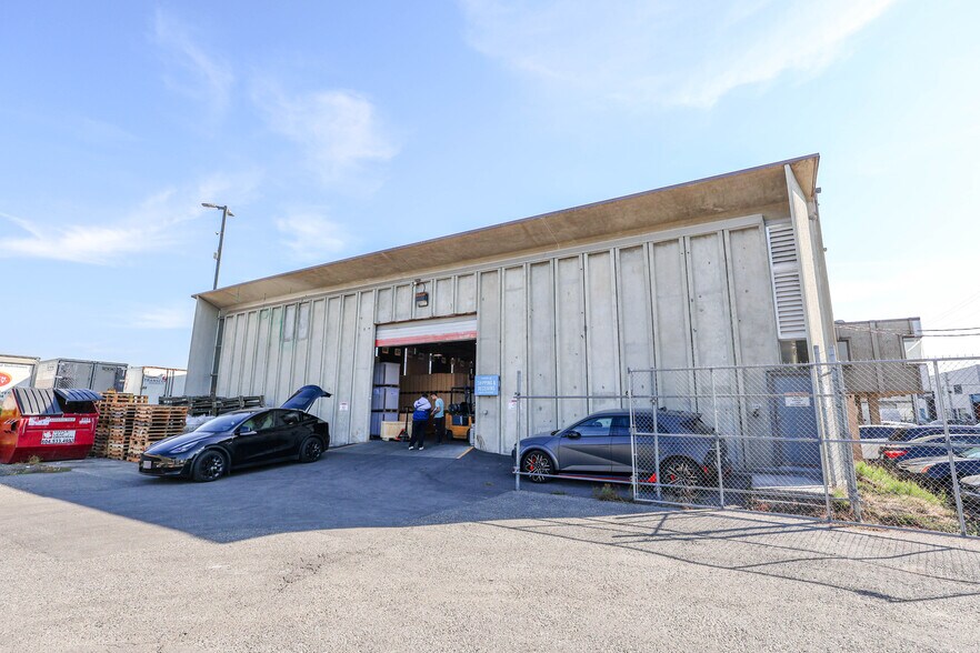 More Photos Of 125 W 71st Ave, Vancouver Warehouse For Lease