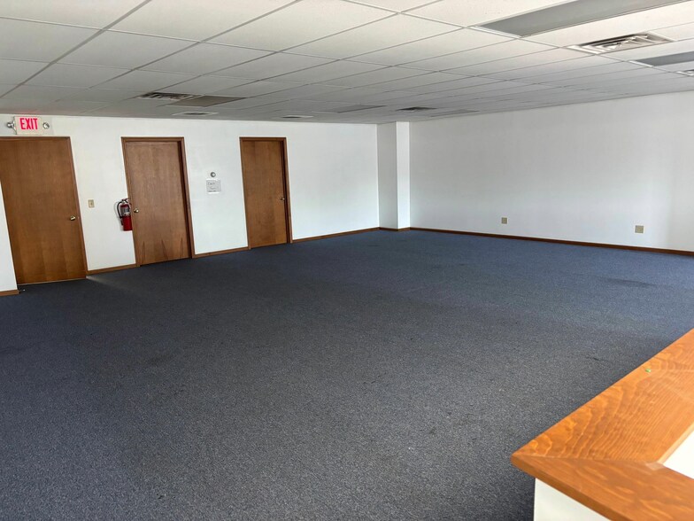 More Photos Of 1312 Westwood Dr, Elkhart Manufacturing For Sale