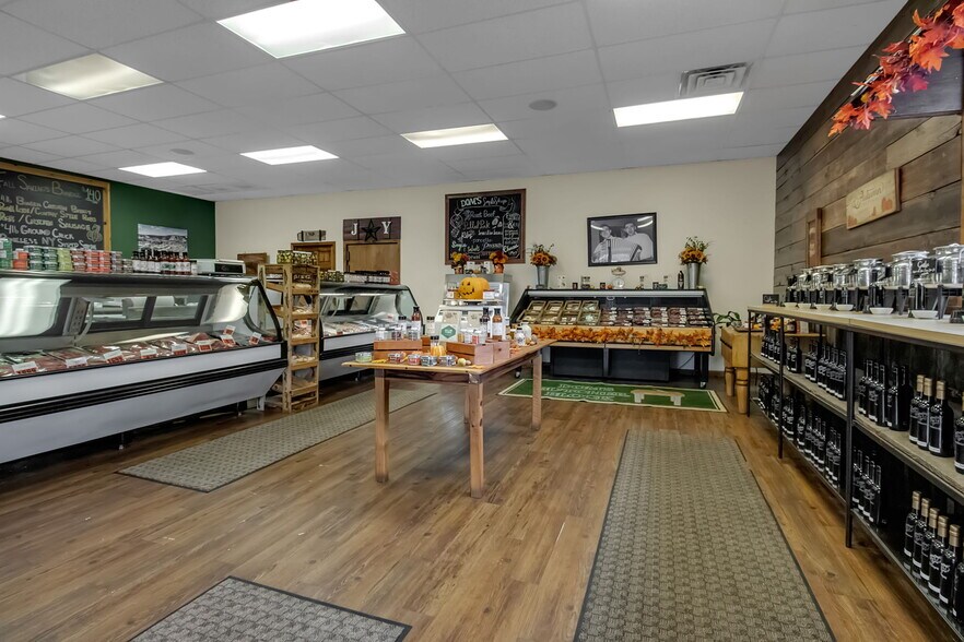 More Photos Of 38 Washington St, Ellicottville Storefront For Sale