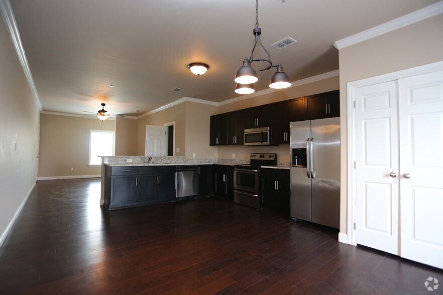 More Photos Of 680 E Ocean Blvd, Los Fresnos Apartments For Lease