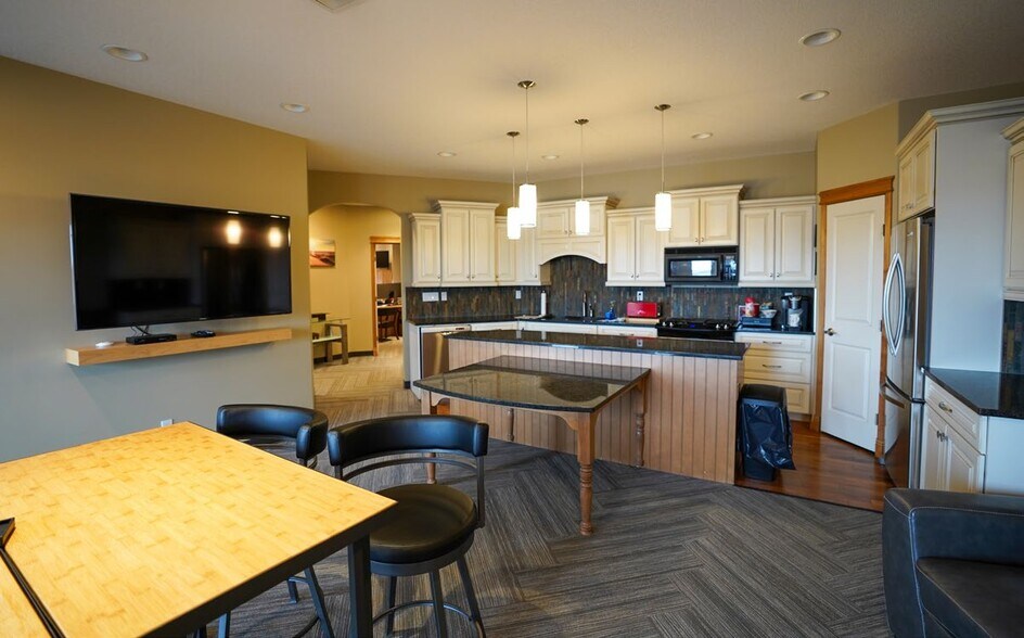 More Photos Of 952 Boulder Blvd, Stony Plain Warehouse For Sale