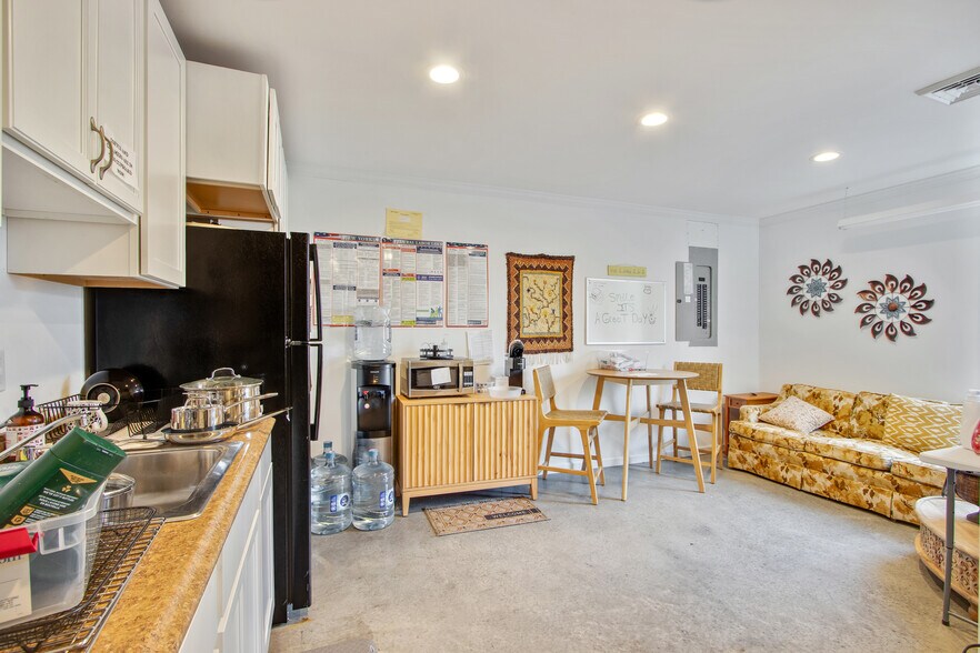 More Photos Of 13394 Broadway St, Alden Freestanding For Sale