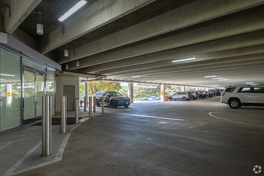 More Photos Of 3 Sugar Creek Center Blvd, Sugar Land Office For Lease