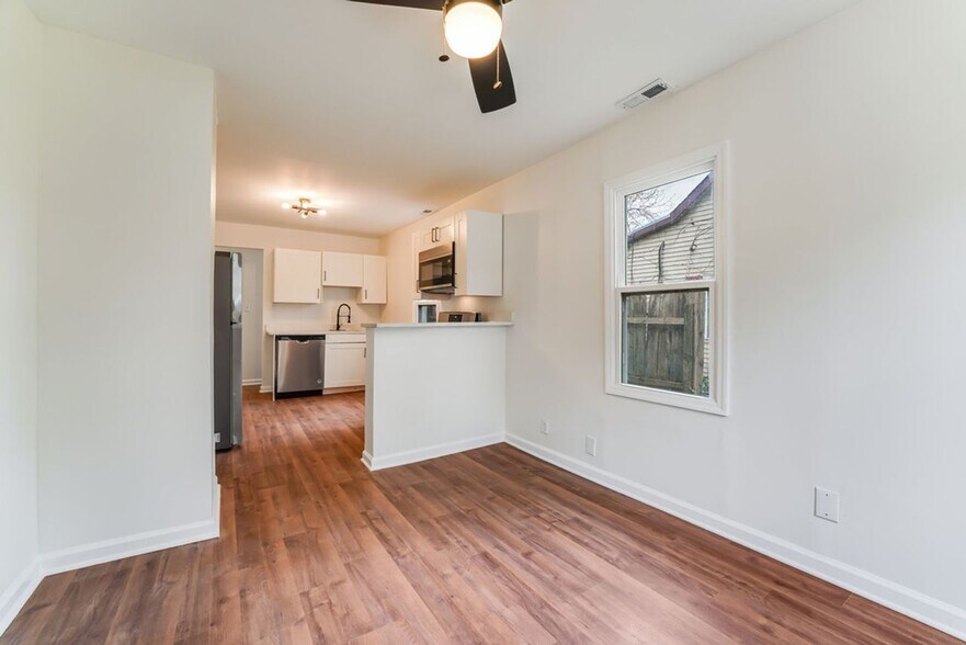 More Photos Of 2550 Broadway St, New Albany Apartments For Sale