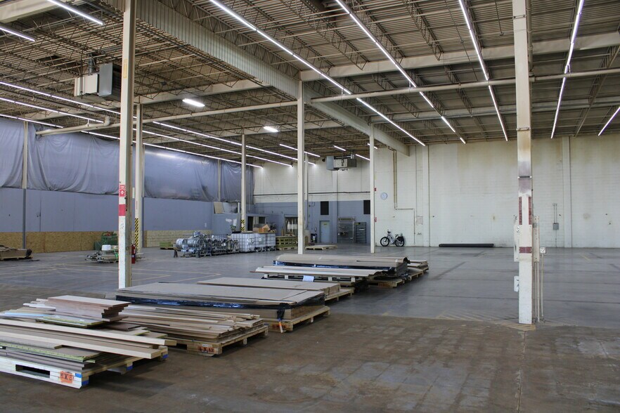 More Photos Of 1777 Oakdale Ave, West Saint Paul Manufacturing For Lease