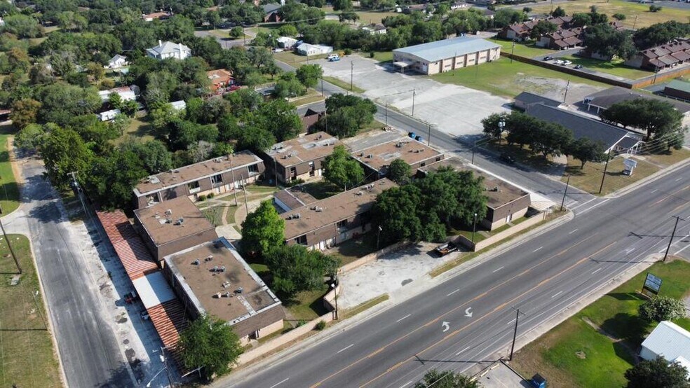 More Photos Of 1200 E Houston St, Beeville Apartments For Sale