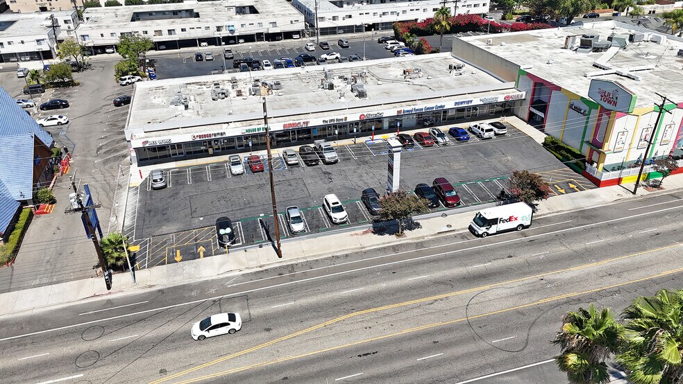 More Photos Of 16909-16933 Devonshire St, Granada Hills Unknown For Lease