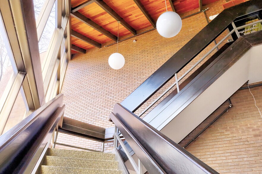 More Photos Of 800 Corporate Dr, Lexington Office For Lease
