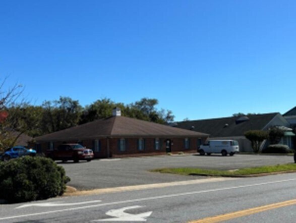 More Photos Of 2815 Linkhorne Dr, Lynchburg Office For Sale