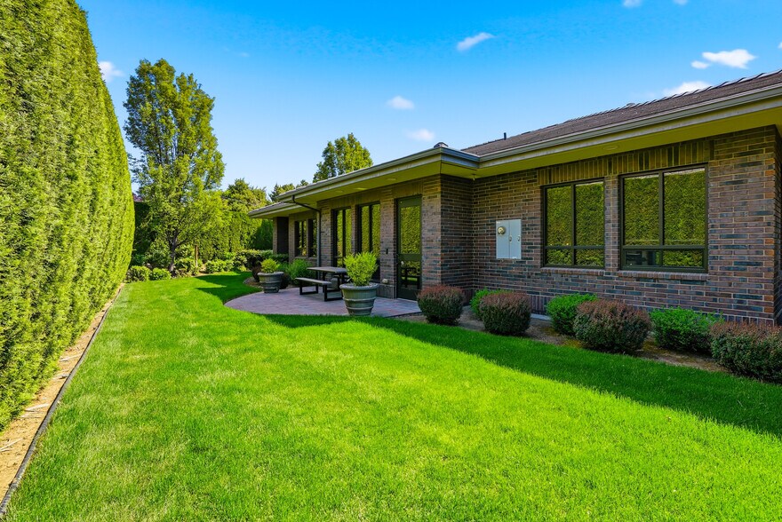 More Photos Of 925 Triple Crown Ave, Yakima Office For Sale