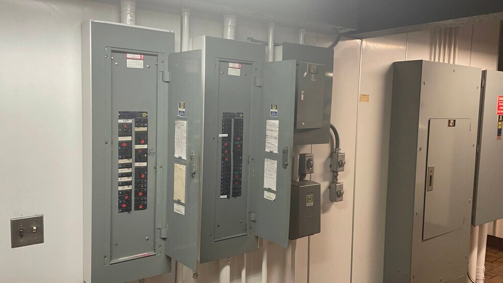 More Photos Of 17431 Dix Rd, Melvindale Fast Food For Lease