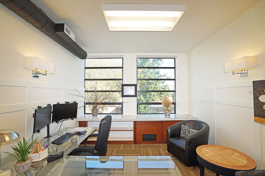 More Photos Of 30-34 N 3rd St, Yakima Office For Lease
