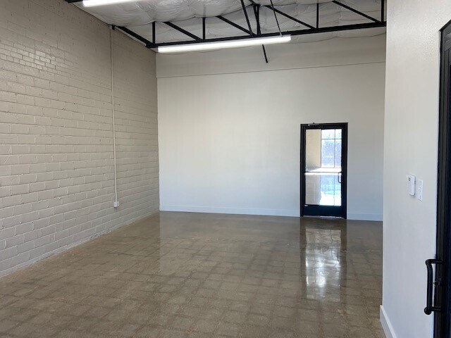 More Photos Of 1352 Chemical St, Dallas Flex For Lease