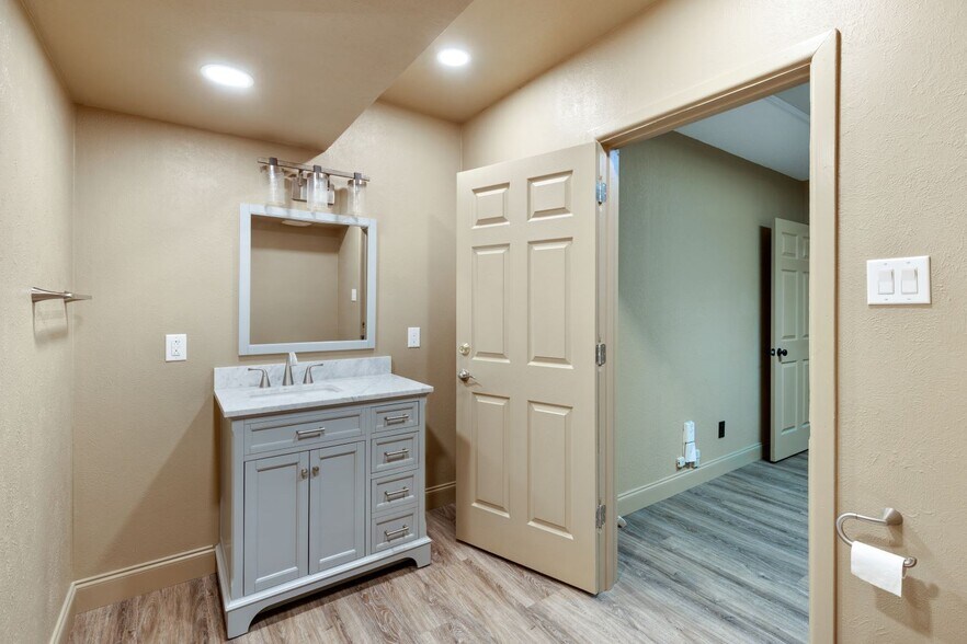 More Photos Of 2003 W Wall St, Midland Office For Sale