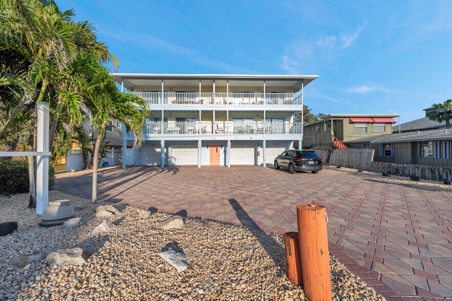 More Photos Of 1809 Gulf Blvd, Indian Rocks Beach Apartments For Sale