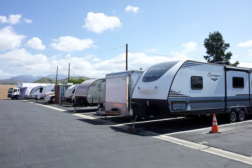 More Photos Of 10991 Roscoe Blvd, Sun Valley Self Storage For Sale