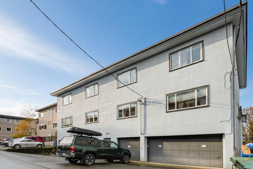 More Photos Of 2250 York Ave, Vancouver Apartments For Sale