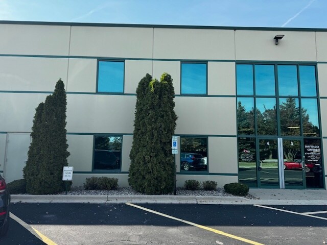 More Photos Of 2760 Beverly Dr, Aurora Warehouse For Lease
