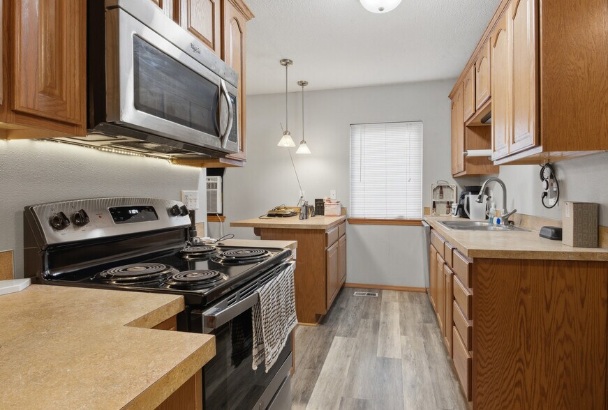 More Photos Of 715 S McLoughlin Blvd, Oregon City Apartments For Sale