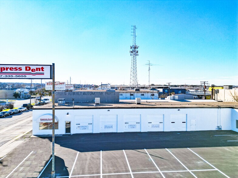 More Photos Of 2700 White Settlement Rd, Fort Worth Showroom For Lease