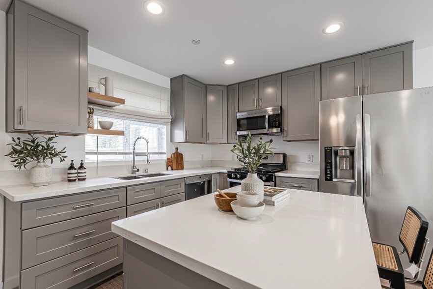 More Photos Of 1119 N Berendo St, Los Angeles Apartments For Sale