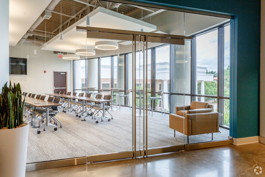 More Photos Of 393 Nichol Mill Ln, Franklin Office For Lease