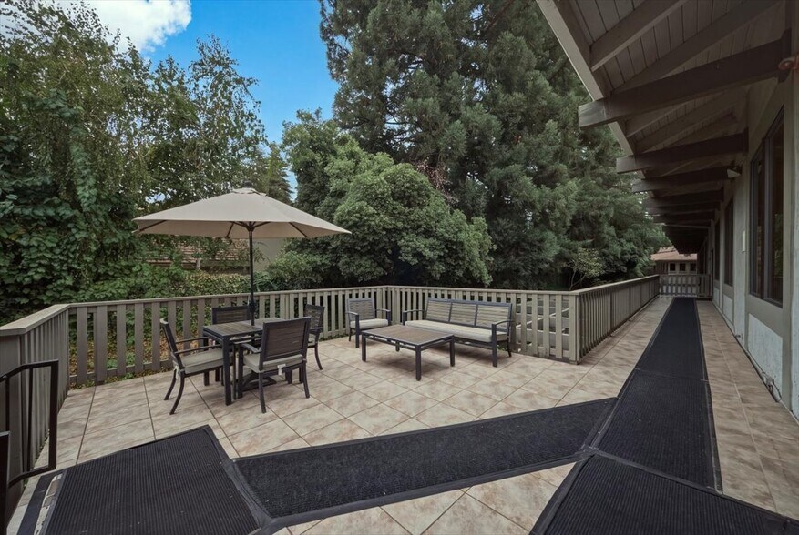 More Photos Of 700 University Ave, Sacramento Office For Lease