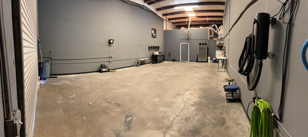 More Photos Of 1681-1687 Benchmark Ave, Fort Myers Warehouse For Lease