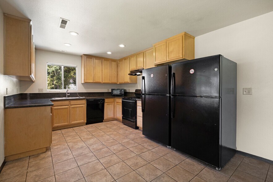 More Photos Of 721 W 11th St, Chico Apartments For Sale