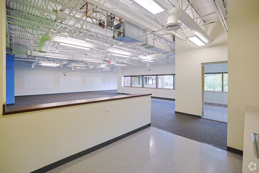 More Photos Of 465 Waverley Oaks Rd, Waltham Office For Lease