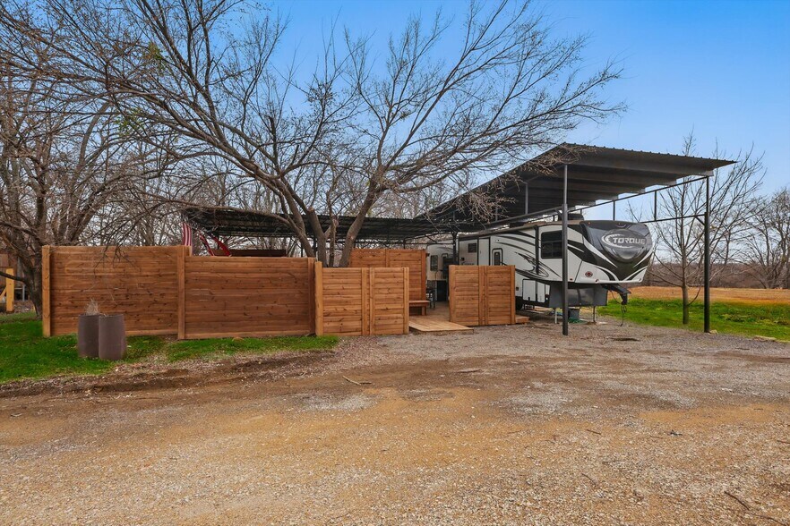 More Photos Of 11984 Cleveland Gibbs Rd, Roanoke Manufacturing For Sale