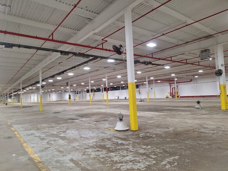More Photos Of 402 Royal Rd, Michigan City Manufacturing For Lease