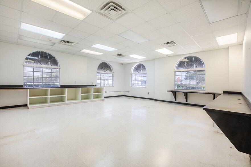 More Photos Of 27 E Hibiscus Blvd, Melbourne Medical For Sale