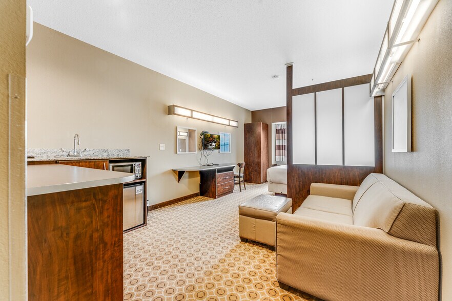 More Photos Of 20 Southland Dr, Fairmont Hotel For Sale