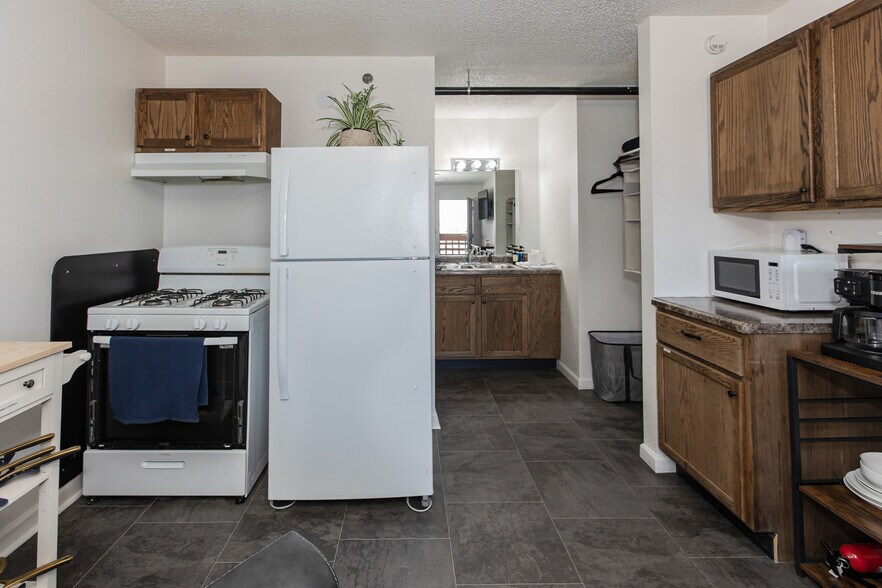 More Photos Of 1502 E Fulton St, Garden City Apartments For Sale