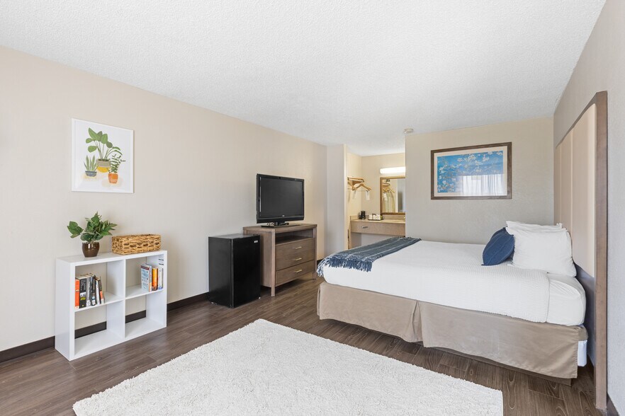 More Photos Of 1400 W Tunnel Blvd, Houma Hotel For Sale