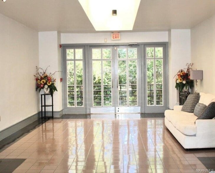 More Photos Of 2005 N Country Club Dr, Montgomery Schools For Sale