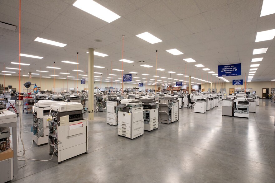 More Photos Of 16151 Foster St, Overland Park Warehouse For Sale