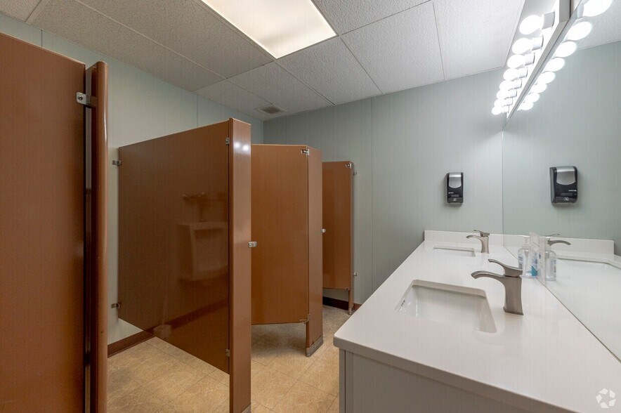 More Photos Of 252-262 Depot Rd, Milford Light Distribution For Lease
