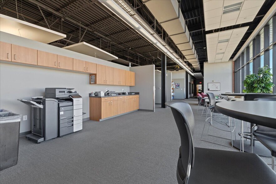 More Photos Of 300 Morrie Ave, Cheyenne Office For Sale