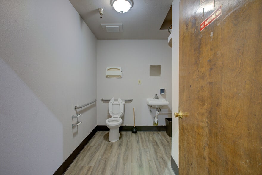 More Photos Of 1341 McWilliams Way, Modesto Warehouse For Lease