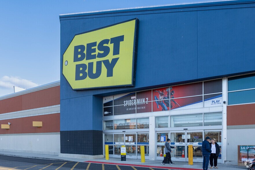 More Photos Of 8973 Bay Pkwy, Brooklyn Unknown For Lease