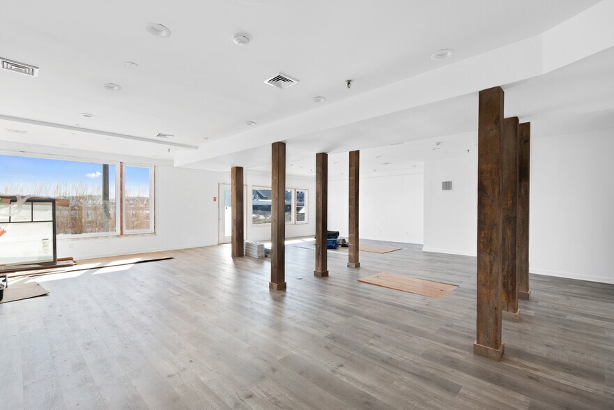 More Photos Of 478 W Lake Dr, Montauk Storefront Retail Office For Sale